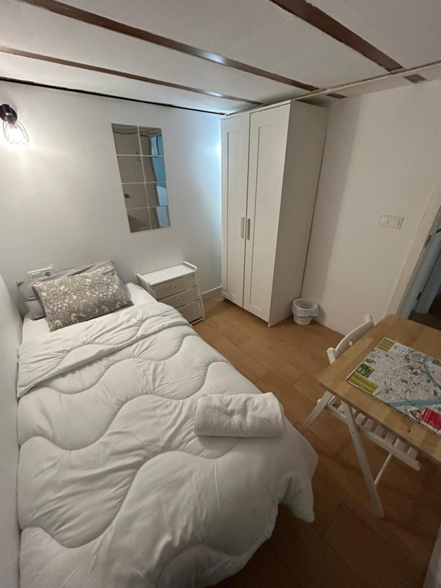 Airbhouse Private Rooms & Apartments Seville Exterior photo