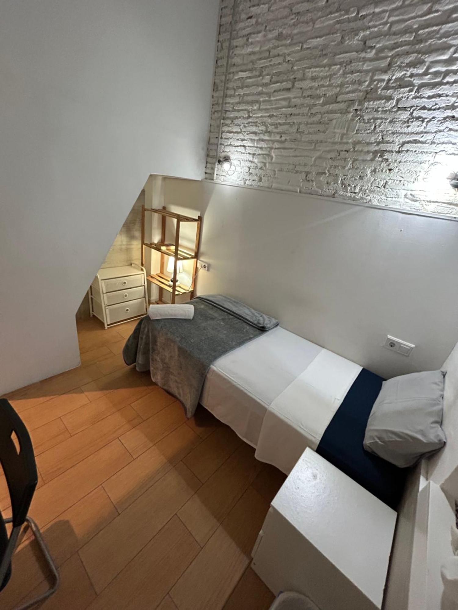 Airbhouse Private Rooms & Apartments Seville Exterior photo